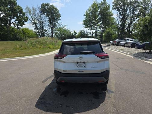Brilliant Silver Metallic 2021 Nissan Rogue SV