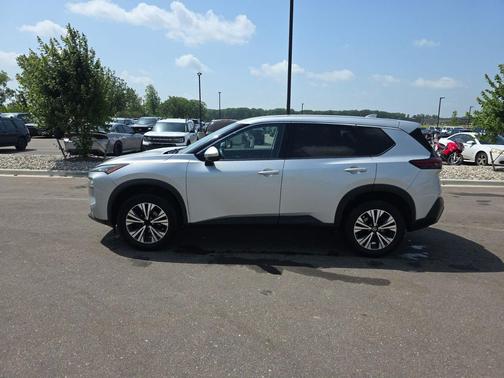 Brilliant Silver Metallic 2021 Nissan Rogue SV
