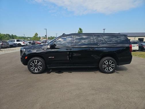2021 GMC Yukon XL 4WD AT4