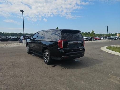 2021 GMC Yukon XL 4WD AT4