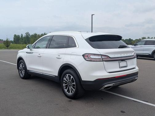 Pristine White Metallic Tri-Coat 2023 Lincoln Nautilus Standard
