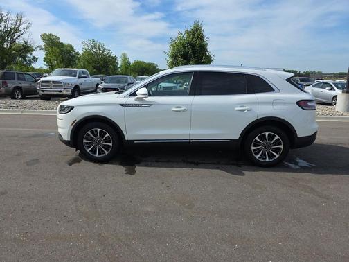 Pristine White Metallic Tri-Coat 2023 Lincoln Nautilus Standard