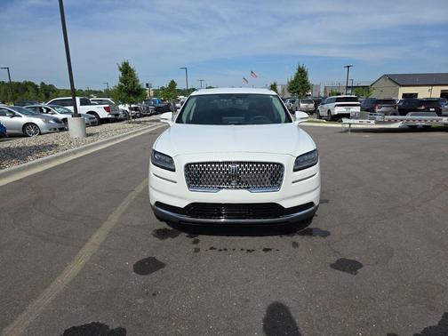 Pristine White Metallic Tri-Coat 2023 Lincoln Nautilus Standard