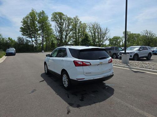 Summit White 2018 Chevrolet Equinox LT