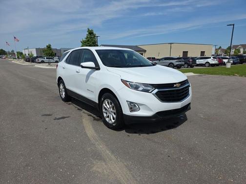 Summit White 2018 Chevrolet Equinox LT