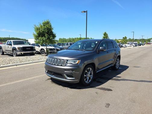 Granite Crystal Metallic Clearcoat 2019 Jeep Grand Cherokee Summit
