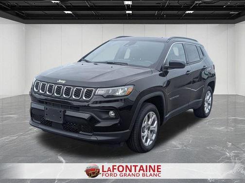 Diamond Black Crystal Pearlcoat 2025 Jeep Compass Latitude