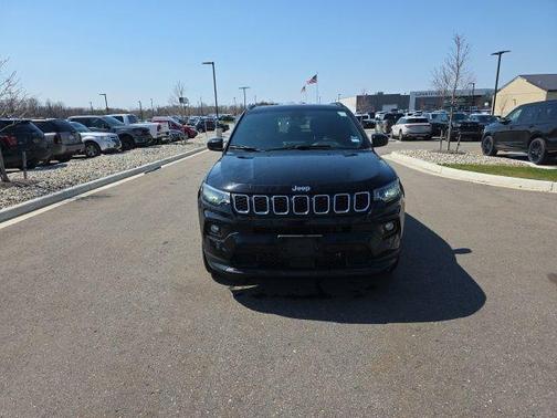 Diamond Black Crystal Pearlcoat 2025 Jeep Compass Latitude