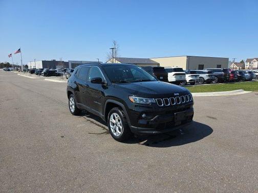 Diamond Black Crystal Pearlcoat 2025 Jeep Compass Latitude