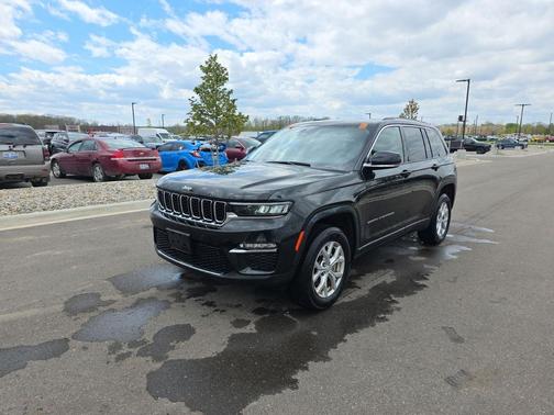 Diamond Black Crystal Pearl 2023 Jeep Grand Cherokee Limited
