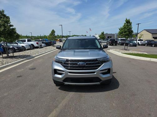 Iconic Silver Metallic 2023 Ford Explorer XLT