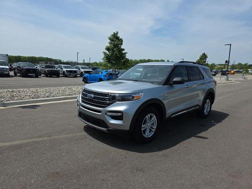 Iconic Silver Metallic 2023 Ford Explorer XLT