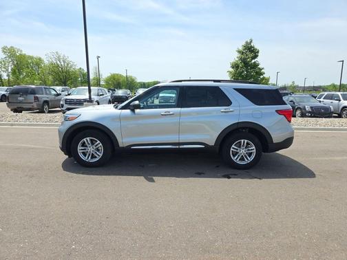 Iconic Silver Metallic 2023 Ford Explorer XLT