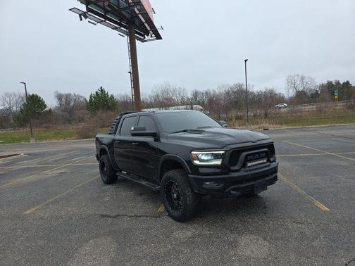 Diamond Black Crystal Pearlcoat 2020 RAM 1500 Rebel