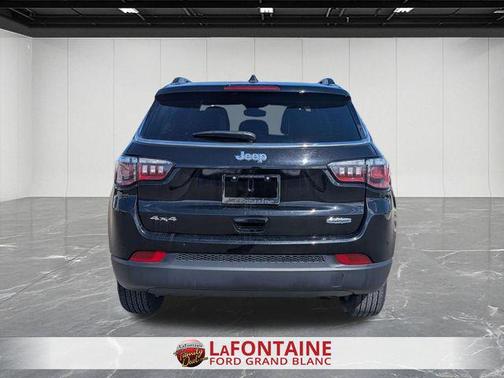 Diamond Black Crystal Pearlcoat 2025 Jeep Compass Latitude