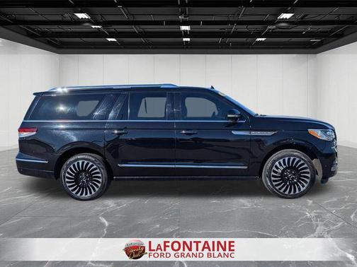 Black Metallic 2022 Lincoln Navigator Reserve