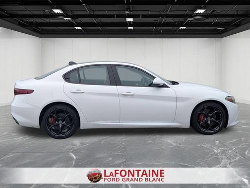 Alfa White 2018 Alfa Romeo Giulia Ti Sport