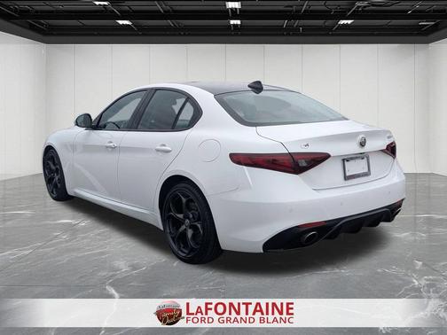 Alfa White 2018 Alfa Romeo Giulia Ti Sport