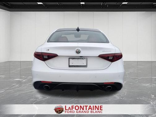 Alfa White 2018 Alfa Romeo Giulia Ti Sport