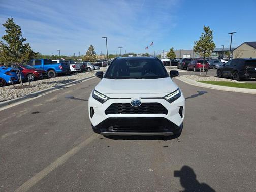 Wind Chill Pearl/Midnight Black Metallic 2023 Toyota RAV4 Hybrid SE