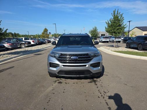 Iconic Silver Metallic 2020 Ford Explorer XLT