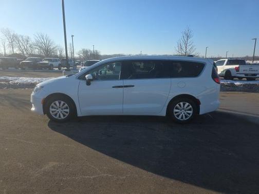 2021 Chrysler Voyager L