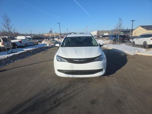2021 Chrysler Voyager L