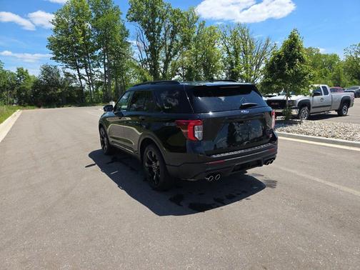 Agate Black Metallic 2022 Ford Explorer ST