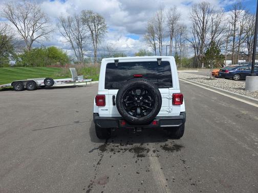 Bright White 2021 Jeep Wrangler Unlimited 4xe Sahara