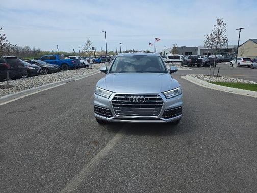 Silver Metallic 2018 Audi Q5 2.0T
