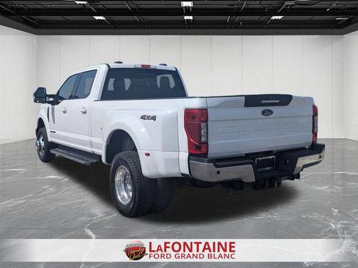 Oxford White 2022 Ford F-350 Lariat