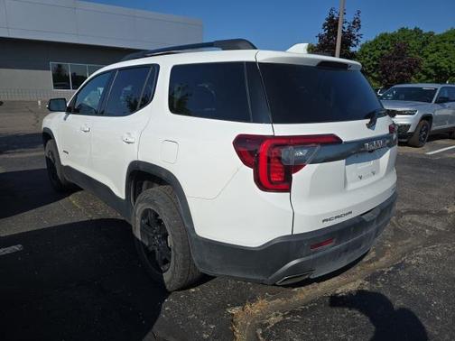 2022 GMC Acadia AWD AT4