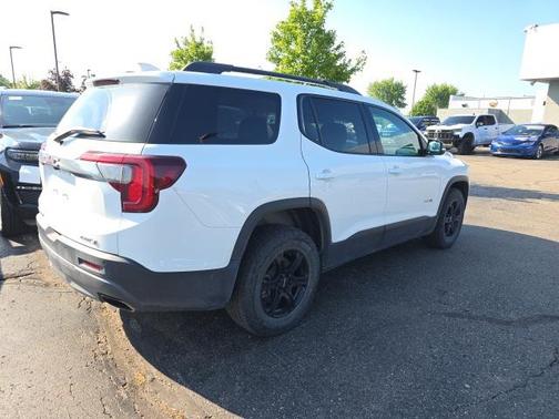 2022 GMC Acadia AWD AT4