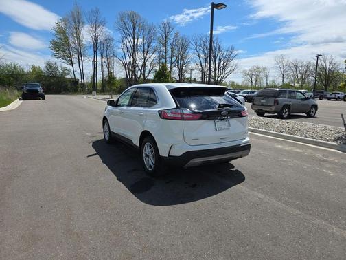 Star White Metallic Tri-Coat 2023 Ford Edge SEL