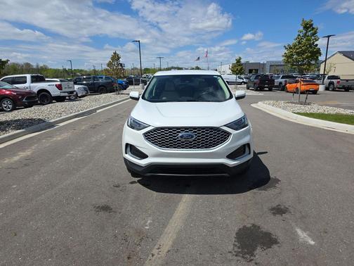 Star White Metallic Tri-Coat 2023 Ford Edge SEL