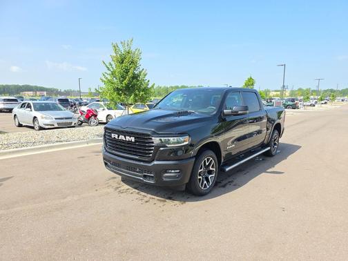 Diamond Black Crystal Pearlcoat 2025 RAM 1500 Laramie