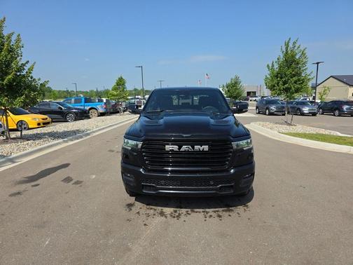 Diamond Black Crystal Pearlcoat 2025 RAM 1500 Laramie