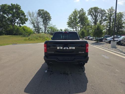Diamond Black Crystal Pearlcoat 2025 RAM 1500 Laramie