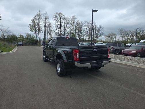 Black Metallic 2022 Ford F-350 Lariat