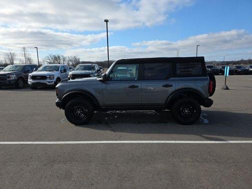 Carbonized Gray Metallic 2023 Ford Bronco Black Diamond