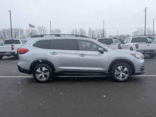Ice Silver Metallic 2022 Subaru Ascent Premium 7-Passenger