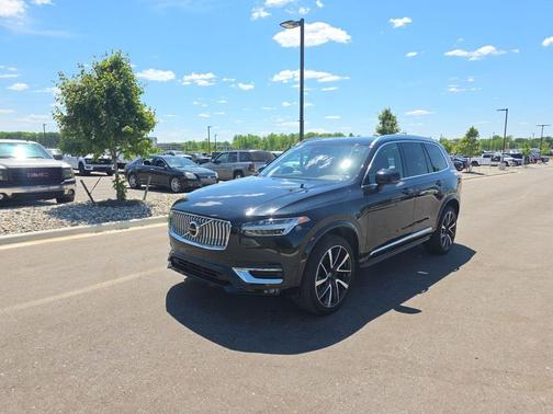 Onyx Black Metallic 2024 Volvo XC90 B6 Plus Bright Theme 6-Seater