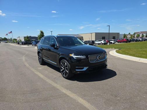 Onyx Black Metallic 2024 Volvo XC90 B6 Plus Bright Theme 6-Seater