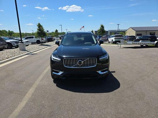 Onyx Black Metallic 2024 Volvo XC90 B6 Plus Bright Theme 6-Seater