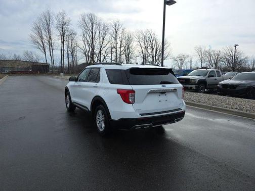 Oxford White 2024 Ford Explorer XLT