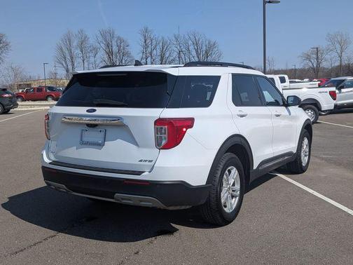 Oxford White 2024 Ford Explorer XLT