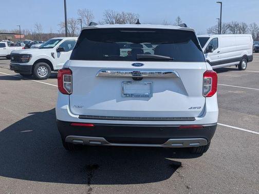 Oxford White 2024 Ford Explorer XLT