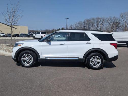 Oxford White 2024 Ford Explorer XLT