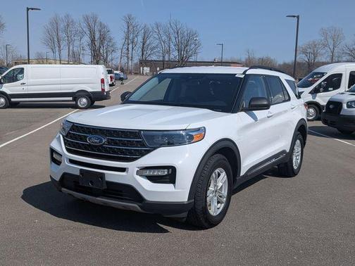 Oxford White 2024 Ford Explorer XLT