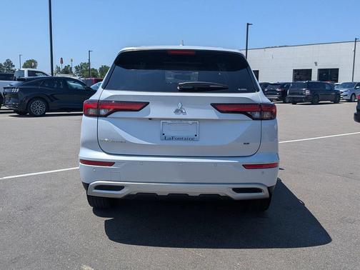 White Diamond 2024 Mitsubishi Outlander SE S-AWC